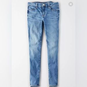 AE Ne(x)t Level Low-Rise Jegging; Light wash; American Eagle; 12 extra short